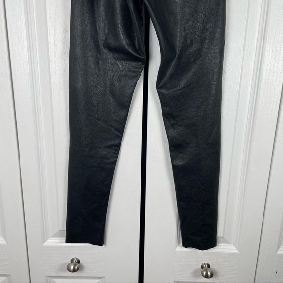 Evereve Commando 7/8 Faux Leather Leggings Womens XS Black Moto Goth Chic *Flaw* - Picture 7 of 14